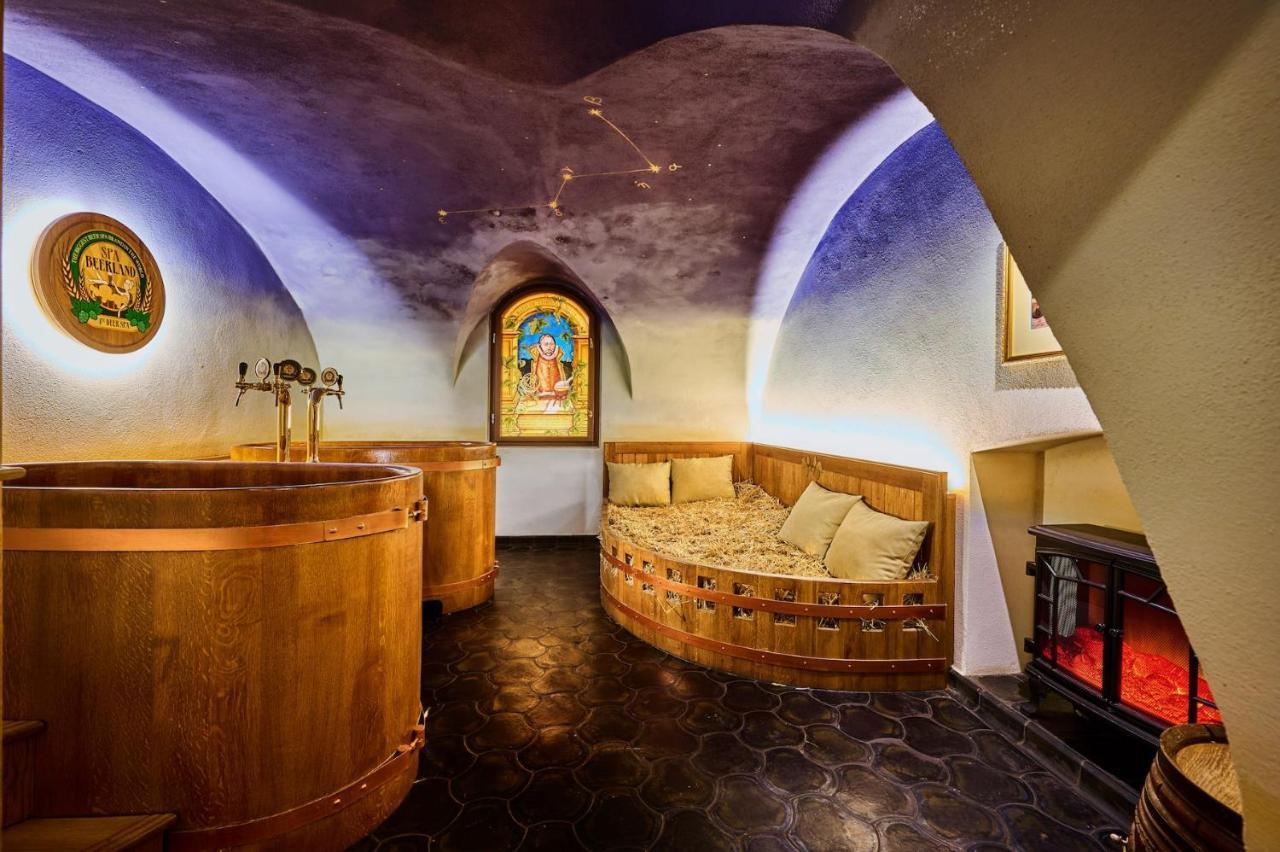 Spa Beerland Chateaux - U Zlate Hrusky / At Golden Pear プラハ エクステリア 写真